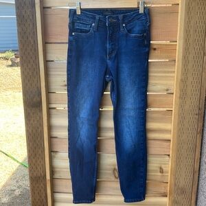 Silver infinate skinn jeans size 27